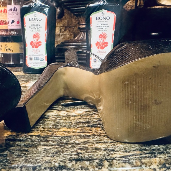 Steve Madden Black Textured Platform Sandals - Picture 6 of 7